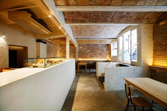 Японская чайная в Барселоне от Kazuya Morita Architecture Studio